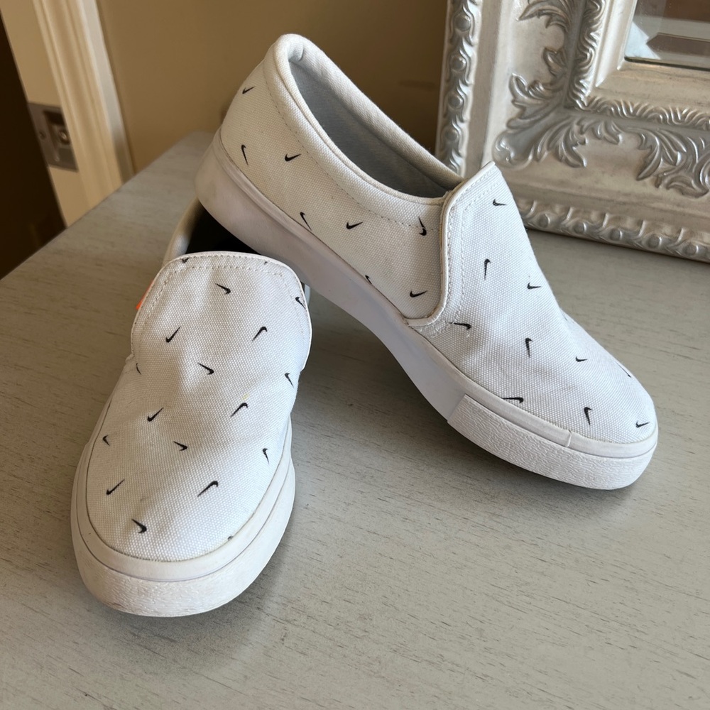 Nike Women’s Court Royale Slip on Shoes Size 6.5.